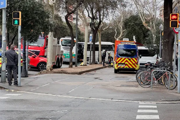 اصطدام حافلتي سياح في برشلونة (رويترز) 