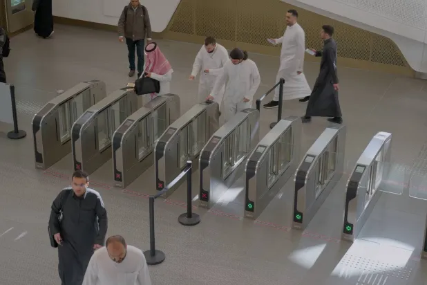 Metro users flood in after work hours or finishing their shopping trips (Photo: Turki Al-Ogaili) 
