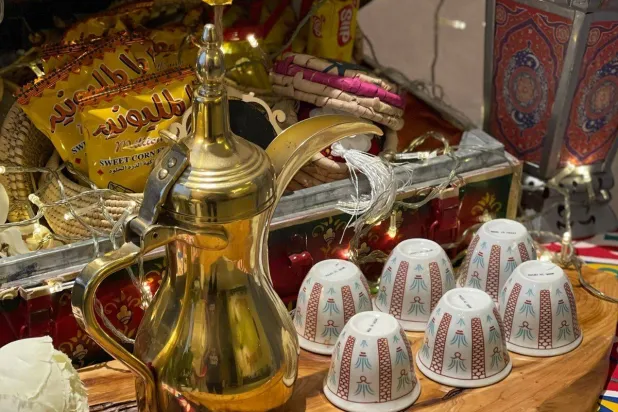 القهوة السعودية عنصر أساسي في المجالس الرمضانية (الشرق الأوسط)