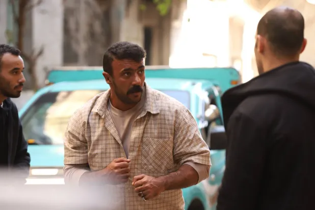 العوضي في كواليس تصوير مسلسله (حساب العوضي على فيسبوك)