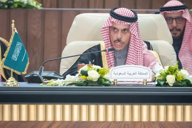 الأمير فيصل بن فرحان لدى إلقائه كلمة السعودية في القمة التي استضافتها القاهرة الثلاثاء (واس)
