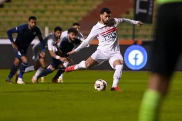 عبد الله السعيد يسدد ركلة الجزاء مفتتحاً أهداف الزمالك في إنبي (نادي الزمالك)