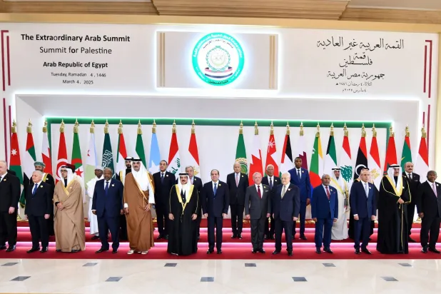 القادة العرب ورؤساء الوفود المشاركون في القمة الطارئة (الرئاسة المصرية)