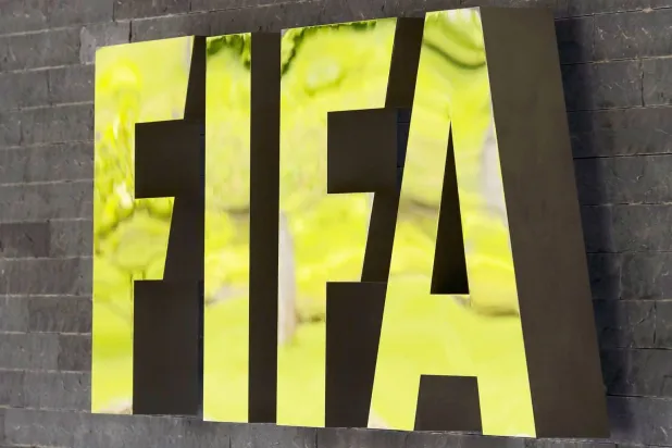 «فيفا» أصدر عقوبة رادعة للمدرب المدان (الشرق الأوسط)