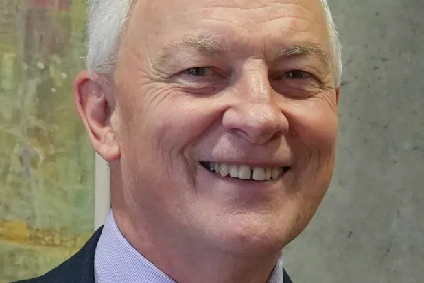 السفير فيل جوف (ويكيبيديا)