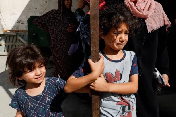 الأشخاص الذين لديهم تاريخ عائلي من الشدائد يكونون أكثر عرضة لحالات الصحة العقلية (رويترز)