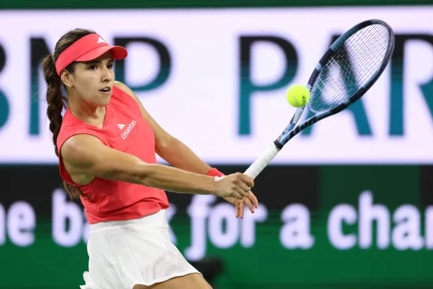 INDIAN WELLS, CALIFORNIA - MARCH 05: Camila Osorio of Columbia plays a backhand against Naomi Osaka of Japan in their first round match during the BNP Paribas Open at Indian Wells Tennis Garden on March 05, 2025 in Indian Wells, California.   Clive Brunskill/Getty Images/AFP