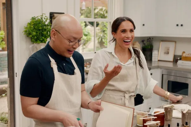 تقدّم ميغان ماركل في أحدث مشاريعها برنامجاً تظهر فيه كطبّاخة وربة منزل ماهرة (نتفليكس)