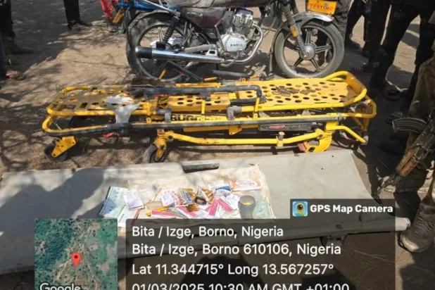 أسلحة وتجهيزات طبية كانت بحوزة مقاتلي «بوكو حرام» صادرها الجيش (صحافة محلية)