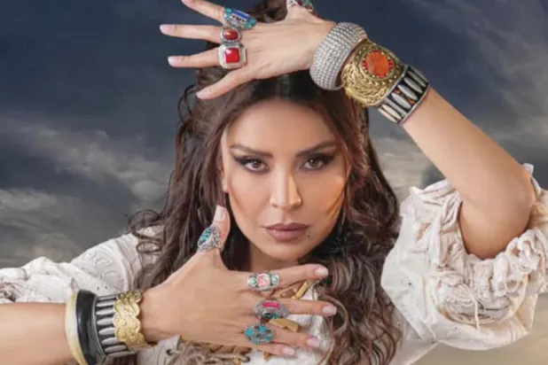 تطلّ أمل بوشوشة بدور «زمرد» العاشقة بلا أمل (مسلسل «السبع»)