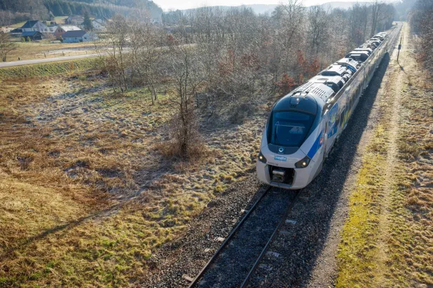 قطار سريع إقليمي يظهر في شمال شرقي فرنسا (أ.ف.ب)