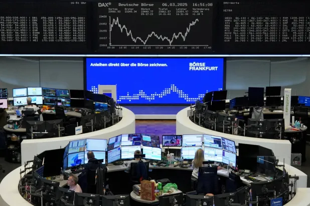 رسم بياني لمؤشر أسعار الأسهم الألماني «داكس» في بورصة فرنكفورت (رويترز)
