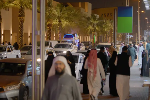 باعة أكّدوا أن موسم رمضان وعيد الفطر من أهم مواسم «سوق الزّل» (تصوير: تركي العقيلي)