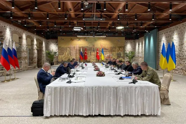 صورة من مفاوضات إسطنبول بين روسيا وأوكرانيا في مارس 2022 (رويترز)