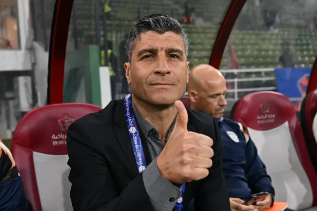 بيدرو مارتينيز مدرب فريق الفيحاء (تصوير: بشير صالح) 