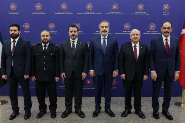 وزراء الدفاع والخارجية ورئيسا المخابرات في تركيا وسوريا خلال اجتماع في أنقرة في 15 يناير (الخارجية التركية)