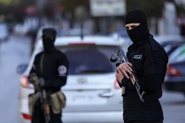 قوات أمن سورية في اللاذقية (أ.ف.ب)