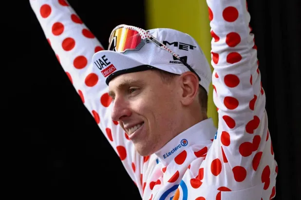 السلوفيني تادي بوغاتشار بطل سباق ستراد بيانكي للدراجات (أ.ف.ب)