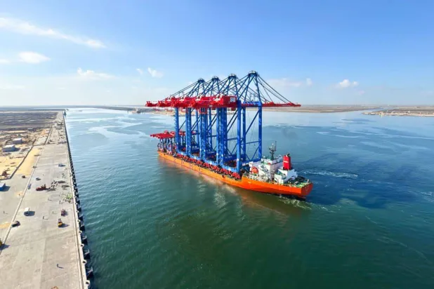 تعمل الهيئة الاقتصادية على زيادة الاستثمارات (هيئة قناة السويس)