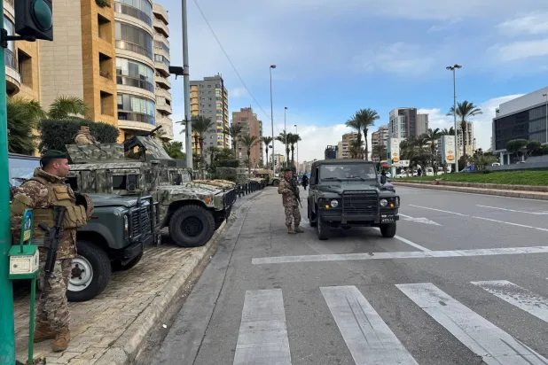 جنود من الجيش اللبناني ينتشرون في بيروت (أرشيفية - رويترز)