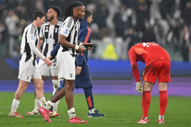 الخيبة بادية على لاعبي يوفنتوس (إ.ب.أ)