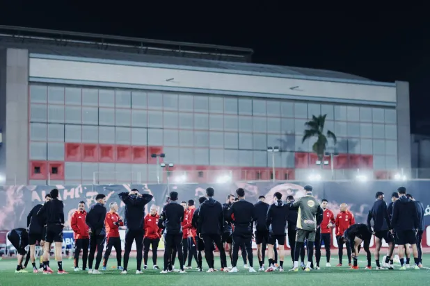 الأهلي في تدريباته الجماعية التحضيرية للديربي (الأهلي المصري)