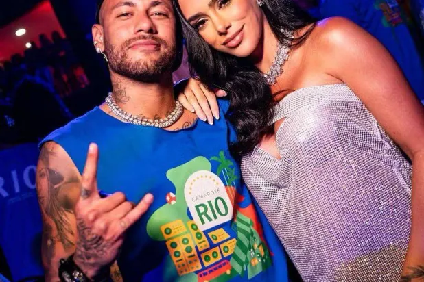 نيمار مع برونا زوجته في كرنفال ريو 2025 (حساب نيمار في إنستغرام)