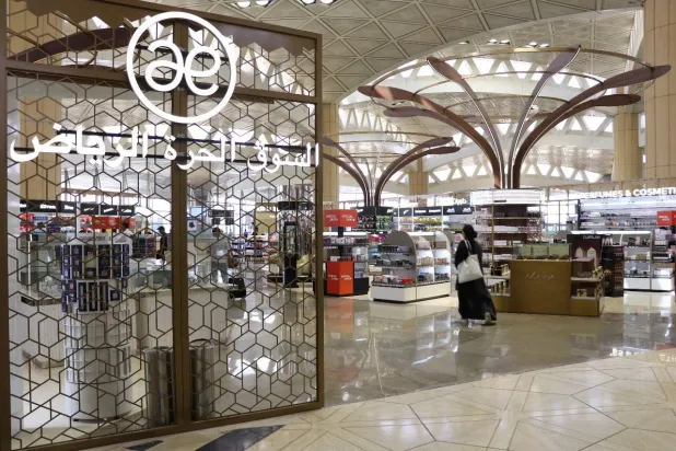 السوق الحرة في مطار الملك خالد الدولي بالرياض (الشرق الأوسط)