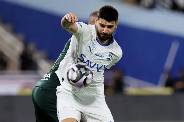 الصربي ألكسندر ميتروفيتش مهاجم نادي الهلال (تصوير مشعل القدير)