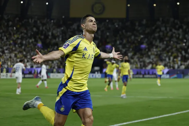 رونالدو وضع بصمته بهدف في شباك الاستقلال (رويترز)