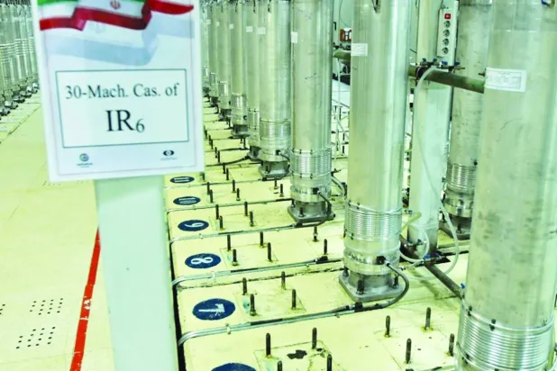 سلسلة من أجهزة الطرد المركزي بمنشأة «نطنز» لتخصيب اليورانيوم (أرشيفية - أ.ب)