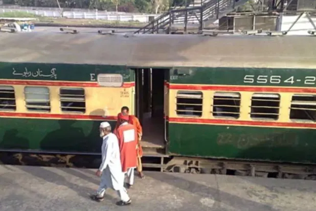 Pakistan'da gardaki bir tren (Arşiv - Yerel medya)