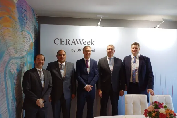 وزير البترول المصري كريم بدوي خلال لقائه مسؤولين بوزارة الشؤون الاقتصادية الألمانية في هيوستن (وزارة البترول المصرية)