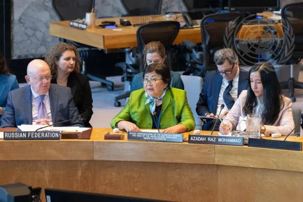 أوتونباييفا خلال إحاطتها لمجلس الأمن وبدا على يمينها المندوب الروسي (صور الأمم المتحدة)