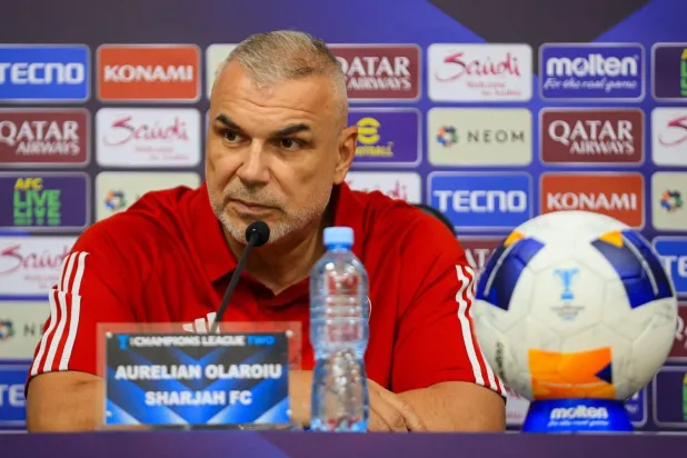 الروماني كوزمين أولاريو مدرب فريق الشارقة الإماراتي (نادي الشارقة)