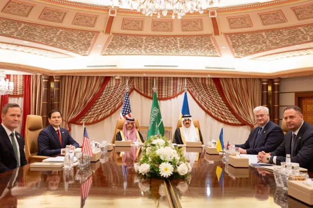 جانب من المحادثات الأميركية - الأوكرانية في جدة الثلاثاء (د.ب.أ)