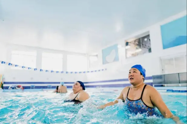 يعاني الملايين من البالغين حول العالم من زيادة الوزن (مجلة سبورتس أند إكسيرسيس ميديسين)