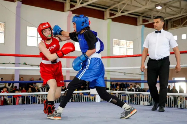 107 ملاكمة من أصل 400 شاركن في بطولات محلية في الجزائر (أ.ف.ب) 