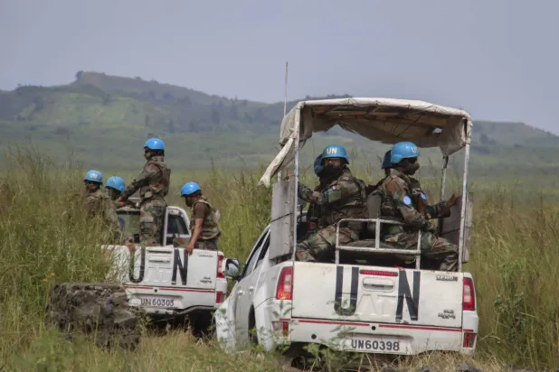 قوات حفظ السلام التابعة للأمم المتحدة تغادر غوما متجهة إلى بوكافو تمر عبر بلدة ساكي شمال غربي غوما في شرق الكونغو الجمعة 28 مايو 2021 (أ.ب)