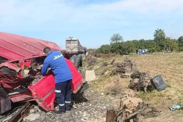 صورة نشرتها وسائل إعلام مصرية من موقع حادث التصادم