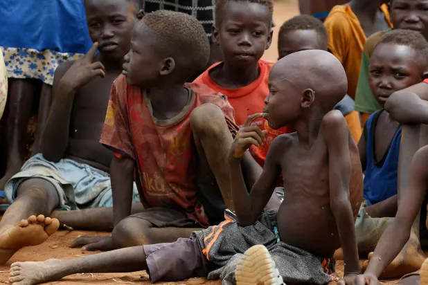 انعدام الأمن الغذائي الذي يُعرف بعدم القدرة على الوصول إلى غذاء صحي يؤثر على ملايين السكان حول العالم (رويترز)