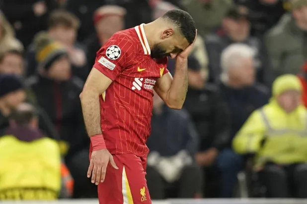 رغم الدموع، محمد صلاح يكتب التاريخ في البريمرليغ (أ.ب)