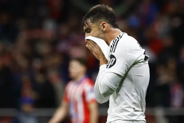 راؤول أسينسيو قلب دفاع ريال مدريد أحدث المنضمين إلى تشكيلة «لاروخا» (رويترز)