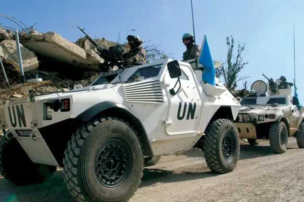 Güney Lübnan'da İsrail ile sınır kasabası Ramiye'de UNIFIL devriyesi (AFP)