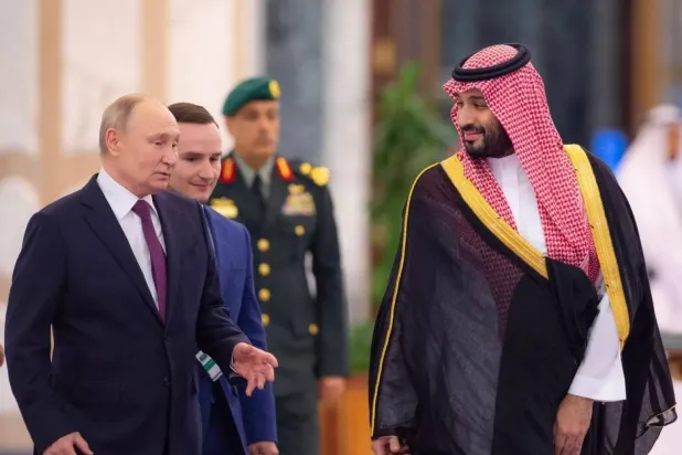 Prince Mohammed bin Salman receives President Vladimir Putin in Riyadh on December 7, 2023 (SPA).