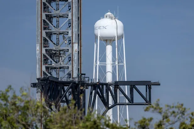 منصة إطلاق «ستارشيب» قيد البناء في مركز كيندي الفضائي في فلوريدا (إ.ب.أ)