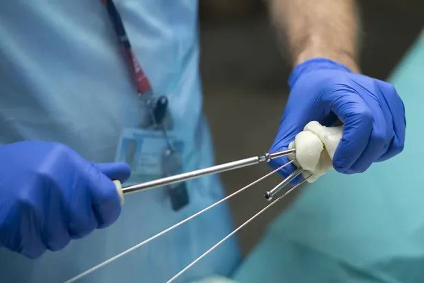 تقنيات الطباعة ثلاثية الأبعاد حققت قفزات متوالية في مجال جراحة العظام (جامعة برنو للتكنولوجيا)