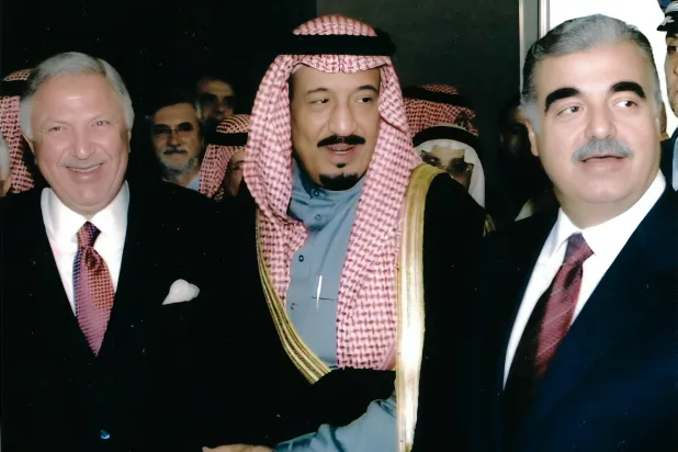 الملك سلمان بن عبد العزيز ورفيق الحريري وتوفيق سلطان (أرشيف توفيق سلطان)