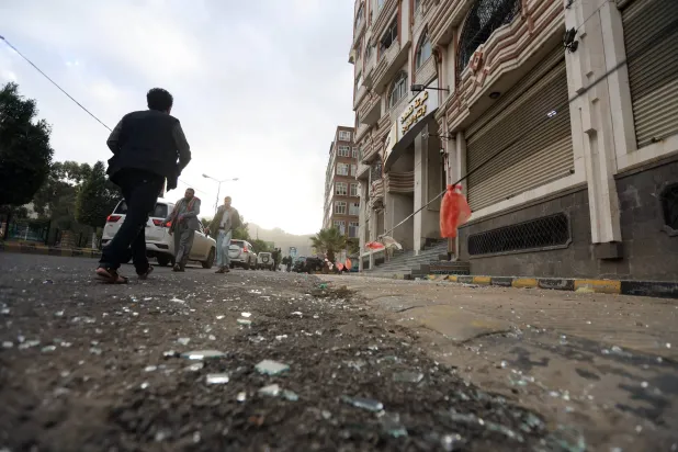 
 
عده ای از شهروندان در یک منطقه ورود ممنوع نزدیک محل مورد حمله آمریکا در صنعا (آژانس عکس اروپا)