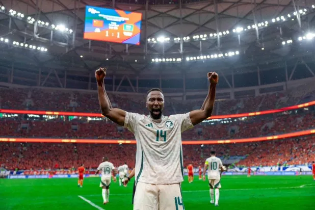 كادش يحتفل بهدفه الثاني في مباراة الذهاب أمام المنتخب الصيني (الشرق الأوسط)